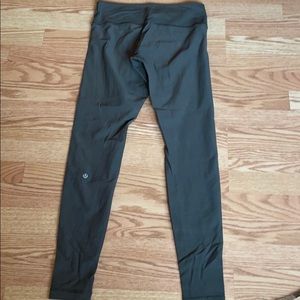 Lululemon sz8 Olive Green reversible leggings